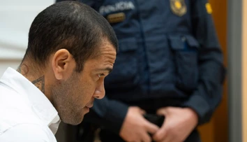 Bývalá hviezda Barcelony je vinná zo sexuálneho napadnutia. Daniho Alvesa odsúdili na štyri a pol roka väzenia