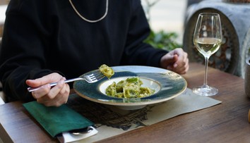 Za obľúbené pesto zaplatila rokom v nemocnici. Žene pre vzácne ochorenie ochrnulo celé telo