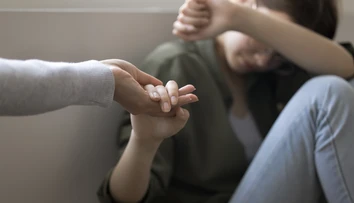 Ako odhovoriť človeka od samovraždy? Psychológ objasnil metódy, ktoré zachraňujú život