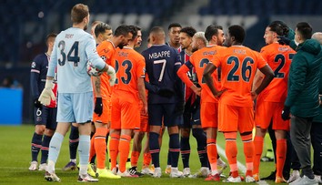 Hráči Basaksehiru opustiil ihrisko, údajne ich urazil štvrtý rozhodca