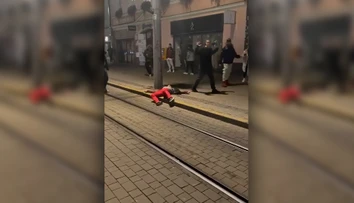 Polícia začala trestné stíhanie pre kopanec do hlavy na Obchodnej ulici v Bratislave