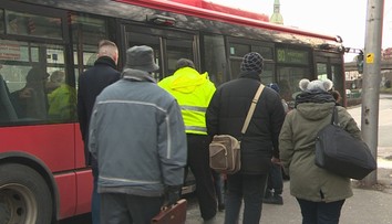 Za jedenie v MHD môžete dostať pokutu. Ako je to v medzinárodných linkách?