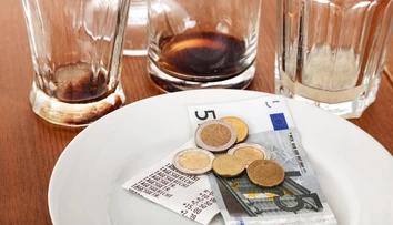 Dávate tringelty pri platení kartou? Čašníci to nemajú radi