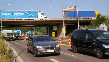 Na vjazde do Bratislavy po D2 zo Stupavy sa zrazili štyri autá, hlásite viac ako hodinové zdržanie