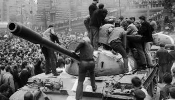 Maďarsko malo v roku 1968 využiť okupáciu a anektovať južné Slovensko, píše maďarský denník