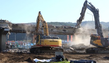 FOTO a VIDEO: Poškodený most v Kremničke už takmer zbúrali