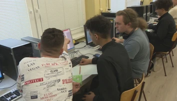Alžbeta sa pre inakosť svojich synov bála ich nástupu na strednú. Štát má vraj plán, ako začleniť všetkých