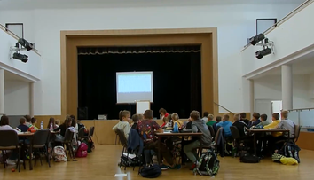 Učia sa v „kulturáku“ či v jedálni. Obrovský nápor žiakov sa do tried nezmestil