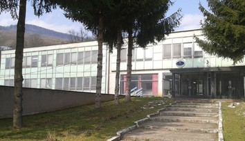 Poltár rokuje s investormi pre skláreň, vláda opäť ponúka stimuly