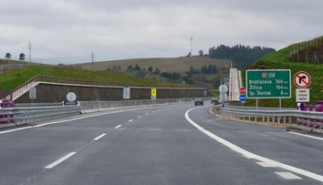 Štát pri výstavbe diaľnic klame a sľubuje nereálne termíny, tvrdí INEKO