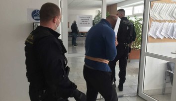 Súd v Trenčíne rozhodoval o väzbe pre štvoricu mužov. Prípad môže súvisieť s útokmi na Charlie Hebdo