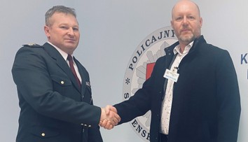 Polícia sa ospravedlnila pánovi Vlastimilovi. Drsný zákrok pre oškreté auto šokoval celé Slovensko