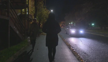 Skoré stmievanie prináša dilemu - dobrý deň či večer? Takto sa má zdraviť po správnosti