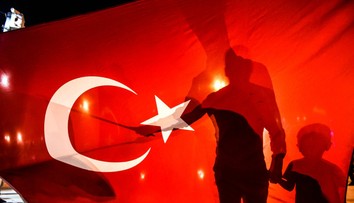 Čistky v Turecku pokračujú, prepustili tisíce zamestnancov