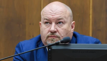 Huliak žiada zmeniť názov poslaneckého klubu SNS, chce tiež podporiť Hlas pri téme šéfa NR SR