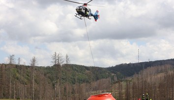 Požiar v Ludrovskej doline: Okrem hasičov nasadili aj vrtuľníky
