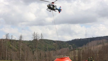 Požiar v Ludrovskej doline: Okrem hasičov nasadili aj vrtuľníky