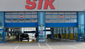 Vodiči mali hlavu v smútku. Stanice STK na celom Slovensku mali veľký výpadok systému