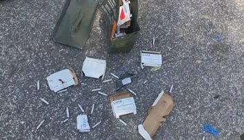 Nezvyčajný nález pri Novákoch: Na ceste ležali špeciálne armádne náboje, ktoré niekomu vypadli z auta