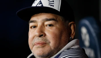 Zvrat v prípade Maradonovej smrti.  Podľa médií polícia obvinila jeho lekára