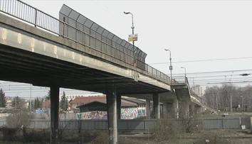 Dôležitý nadjazd v Leviciach je okrem katastrofálneho stavu už aj životu nebezpečný