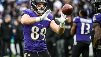 Hviezda NFL ukázala duchaprítomnosť a pomohla žene, ktorá omdlela v lietadle