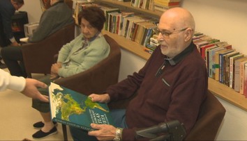 Emigroval, no zostala tu po ňom obrovská knižnica. Z jeho kníh sa teraz tešia v domovoch pre seniorov