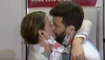 VIDEO: Dojímavý moment na OH. Tréner originálnym spôsobom požiadal svoju zverenkyňu o ruku
