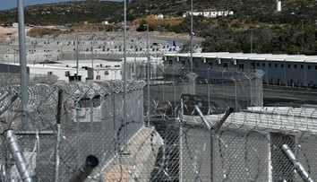 Za bránami nového tábora pre migrantov v Grécku: Ľudskoprávne organizácie ho označili za „väzenie"