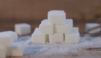 Nie soľ, ale pomaly to bude cukor nad zlato. Opäť si zaň priplatíme