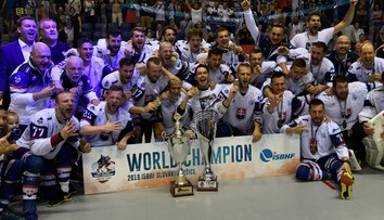 Hokejbalové zlato plné emócií: Počas zápasov som Dušana prosil, aby nám tam z hora pomohol, priznáva tréner