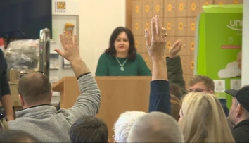Dražba šperkov aj oblečenia. Zásielky zostali nepovšimnuté na pošte, teraz majú nových majiteľov