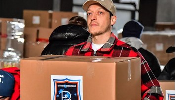 Messi daroval milióny, Ronaldo dres. Exspoluhráč Hamšíka a Lobotku je na mieste zemetrasenia v Turecku