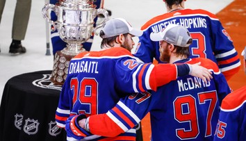 Edmonton sa dohodol na novej zmluve so svojou hviezdou. Stane sa najlepšie zarábajúcim hráčom NHL