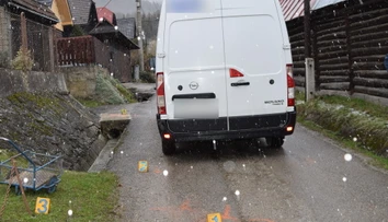 Dodávka pri cúvaní zachytila chodkyňu. Žena (†64) zraneniam podľahla