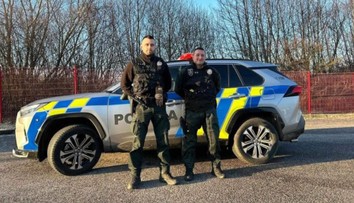 Zúfalstvo matky v Prievidzi: Auto sa zamklo, vnútri zostalo jej ročné bábätko