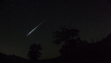Prelet bolidu na juhu Slovenska zrejme skončil pádom meteoritov. Zverejnili približnú lokalitu