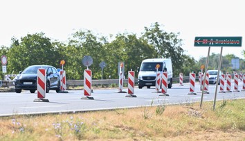 Uzáveru D1 v smere z Bratislavy na Senec ukončili. Úsek je opäť plne prejazdný