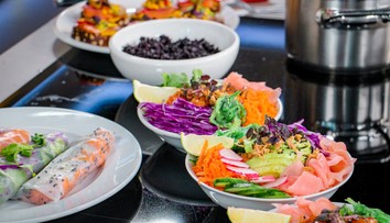 Zdravé menu pre celú rodinu: Urobte si obľúbené poké, jarné rolky či hummus