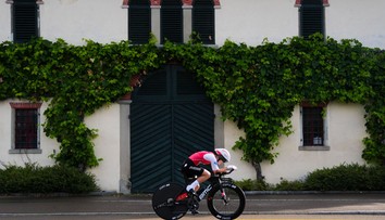 Mladá pretekárka si pri páde v pretekoch na MS poranila hlavu a je v kritickom stave