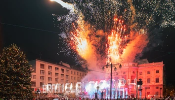 Silvestrovský kultúrny program v Bratislave nebol, Vallo hovoril o šetrení. Magistrát mal však večierok za desaťtisíce