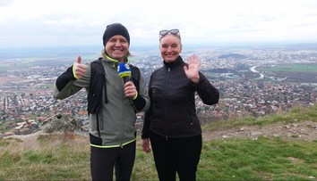 Je prvou dámou divadla Andreja Bagara v Nitre. Ján Tribula vzal na Zobor herečku Evu Pavlíkovú