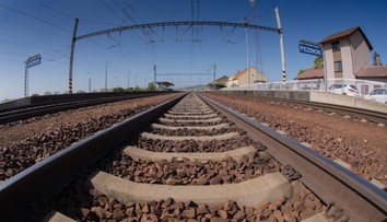 Na železničnej stanici v Pezinku došlo k tragédii. Vlak zrazil ženu, v nemocnici bojuje o život