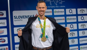 VIDEO: Banská Bystrica hostila 19. ročník novinárskej stovky. Na tartane bežali aj olympionici