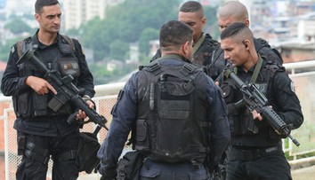 Ozbrojenca, ktorý zadržiaval v Riu pasažierov autobusu, zastrelila polícia