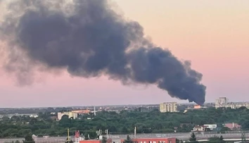 VIDEO: Obyvateľov Mosta pri Bratislave vystrašil požiar. Kúdoly čierneho dymu boli vidieť na kilometre