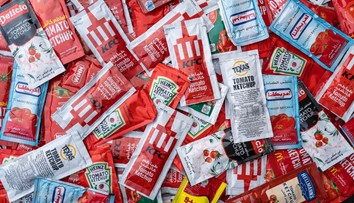 Európska únia pokračuje v boji proti plastom. Chce zakázať malé jednorazové balenia omáčok či šampónov