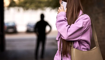 Neustále ju prenasledoval a vyhrážal sa, že si podreže žily. Mužom sa začala zaoberať polícia