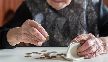 Ministerstvo financií zvažuje ďalšie okresanie sumy, ktorú si pracujúci odkladajú na súkromné dôchodkové účty