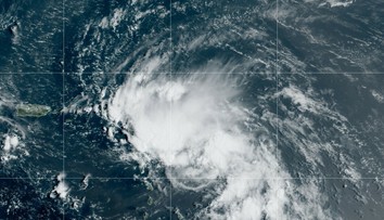 Na USA sa rúti hurikán Laura, stále naberá na sile